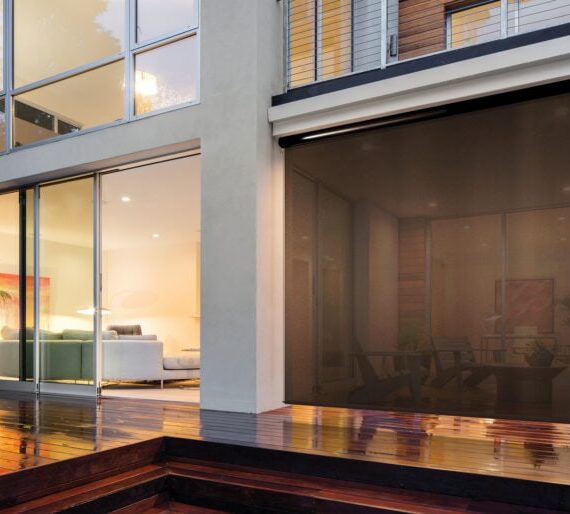 FlexShade_nonzip_deck_blackframe_3840-768x514